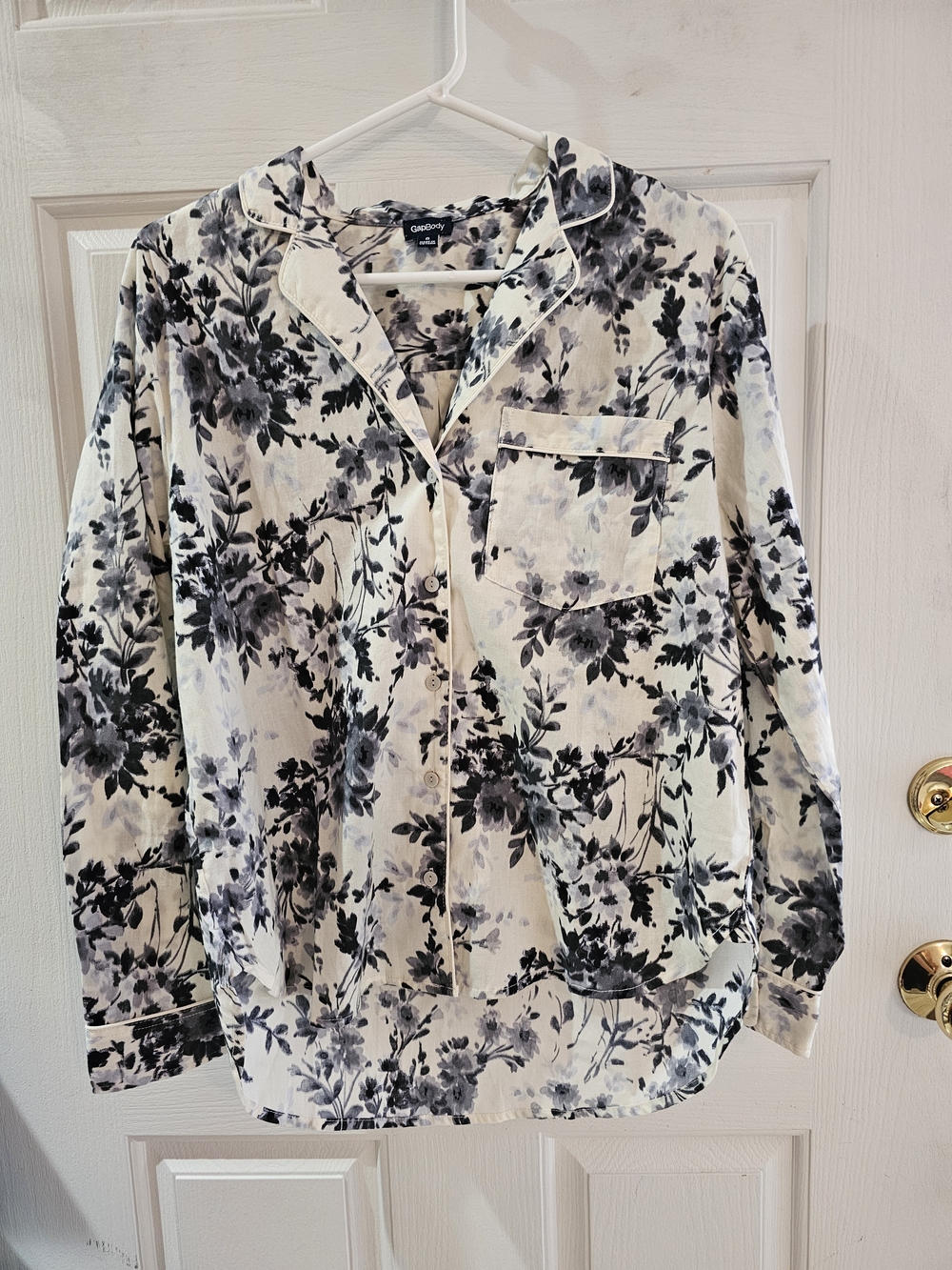 GAP Floral Button-Up Top in White and Black
